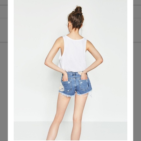 Zara Distressed Crochet Denim Shorts Size 4 - Picture 3 of 7